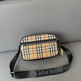 Burberry 巴寶莉徽标設計尼龍斜挎包 相機包 男女通用斜挎包 單肩包 采