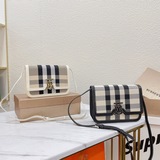 禮品盒包裝巴寶莉BURBERRY TB标識鍊條單肩包 時尚圈必備品Get起來 