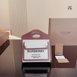 禮盒包裝  Burberry巴寶莉 最熱門的包，每個網紅人手一個的節奏！特點是