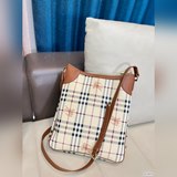 Burberry 巴寶莉 托特專屬标識提花帆布旅行袋 男女通用背包 經典Log