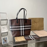 上巴寶莉/burberry 經典氣質大牌購物袋 這款真的是太經典啦 你們千呼萬喚