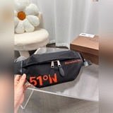 Burberry巴寶莉經典尼龍腰包胸包耐髒防水.L-1255尺寸28×15 折疊
