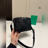 (配盒)size：21×16BV cassettes新款編織包方方正正的