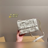 尺寸23.14BV 編織包搭配休閑風的穿搭 舒适又有活力超級耐看