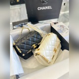 香奈兒 CHANEL 22K MINI CF 口蓋包~很複古很好看的款式。這個調