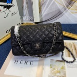 【原版皮高品質】香奈兒，牛皮魚子醬紋，金扣銀扣現貨chanel classic