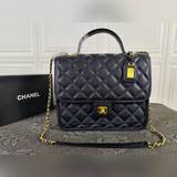 chanel郵差包大号魚子醬牛皮皮質，耐造耐磨 複古五金 還有一顆經典logo小