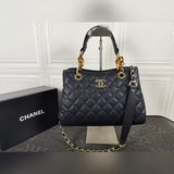 chanel專櫃海外最新爆款， 美眉們女神們又是熱捧季節啦： 做工精湛内裡複雜專