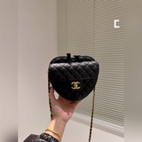 這大概是Chanel史.上最超值的新包了吧!我理性的分析了這款愛心包，首先它
