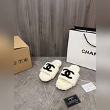 香奈兒羊羔毛拖鞋環保毛拖鞋Chanel秋冬最愛的拖鞋毛毛 設計讓整個鞋子上身非