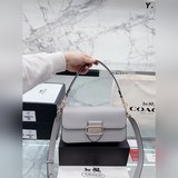 COACH/蔻馳奧萊女包拼色經典标志飾釘MORGAN單肩包腋下包 尺寸26.5*