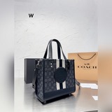 配盒（升級版）size：22*21cmcoach家 小tote升級完畢！