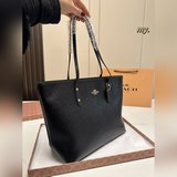 (配盒)size：33×28COACH 蔻馳新款購物袋容量超大，超能裝