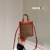 可愛的蔻馳小包包~ Mini cashin Tote爨日常的穿搭一定是少不了吸