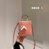 可愛的蔻馳小包包~ Mini cashin Tote爨日常的穿搭一定是少不了吸