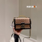 Coach 風琴包 ｜ 小怪獸         “牛皮版本 原版五金Logo 