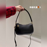 原單品質   Coach Swinger 腋下包 ｜折疊禮盒包裝Coach蔻