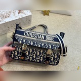 折疊盒Dior camp郵差包，随性精緻，超級心動▼今年的新款真的非常好看