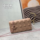 配盒 Diorcaropouch火爆新款鍊條包精緻小巧，原版五金，進口牛皮  新