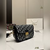 大号(配盒)size：22×16Dior 迪奧新款刺繡馬鞍包全新版型，精