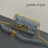 小号搭配五角星-Dior 琏條五格新款藤格紋小羊紋皮購，内裡配羊筋，搭配肩背琏條