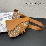 配原版盒子 homme Pre-Fall 早春系列saddle馬鞍包，強勢推出！