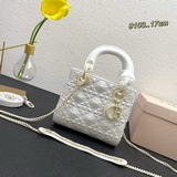 Lady獨家定制 Dior 三格磨砂新品立體淩格紋牛皮革翻蓋式手袋，搭配鍊條。U