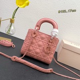 Lady獨家定制 Dior 三格磨砂新品立體淩格紋牛皮革翻蓋式手袋，搭配鍊條。U