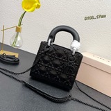 Lady獨家定制 Dior 三格磨砂新品立體淩格紋牛皮革翻蓋式手袋，搭配鍊條。U