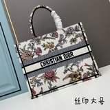 【Di0r Book Tote】多數人消費奢侈品牌首先想到的是買實用型的經典款