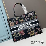 【Di0r Book Tote】多數人消費奢侈品牌首先想到的是買實用型的經典款