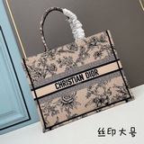 【Di0r Book Tote】多數人消費奢侈品牌首先想到的是買實用型的經典款