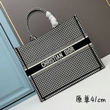 【Di0r Book Tote】多數人消費奢侈品牌首先想到的是買實用型的經典款