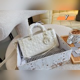 (折疊禮盒 ) Dior新款限定(藤格紋戴妃包全新ladyDior戴妃包出新款
