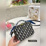 送絲巾 禮盒包裝Dior 迪奧 Caro 盒子包相機包實用性非常好 任何風格