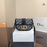 配折疊盒Dior 迪奧新款蒙田半月包 老花斜挎包 超級百搭 不管是實用性還是顔