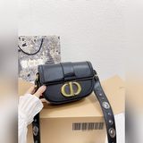 折疊禮盒Dior  迪奧蒙田Woc包 原版五金為緻敬傳統精湛工藝，2023成