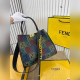芬迪fendi托特包顔值 容量都非常的可又潮又酷  潮酷時尚女孩必入款适合