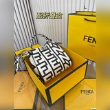 折疊盒fendi&marc jacobs聯名款芬迪 手提包拿起來超級飒 潮