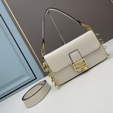fendi x varsace 互換創作系列 小法棍腋下包 金屬别針用作裝飾設計