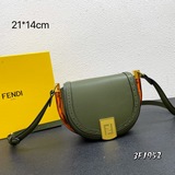 【原單品質】fendl 官網春夏最新moonlight馬鞍包外觀采用小巧半月形