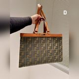 fendi （芬迪）88 周年之際，peekaboo 系列誕生了，也順理成章地成