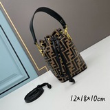 【Fendi MINI BUCKET】小巧玲珑的，卻又如此大容量雙F經典又再