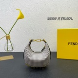 nano fendigraphy手腕包，拉鍊開合，飾有複古金色金屬fendi字樣