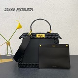 iconic peekaboo iseeu中号手袋，牛皮材質，純手工編織。兩側飾