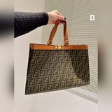 fendi （芬迪）88 周年之際，peekaboo 系列誕生了，也順理成章地成