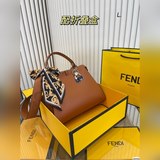 fendi芬迪手提包高顔值 潮酷時尚女孩必入适合日常 通勤 出街尺寸33