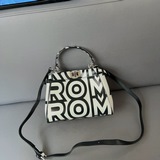 fendi 芬迪字母單肩斜挎包采用精湛鑲嵌細工，經典百搭 實物拍攝  配送小票