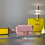 壓紋 fendi vintage法棍包 米蘭時裝周街拍中，潮人們背的
