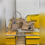 fendi芬迪手提包容量超級大 最新潮流實物顔色很nice 也很獨特日常出